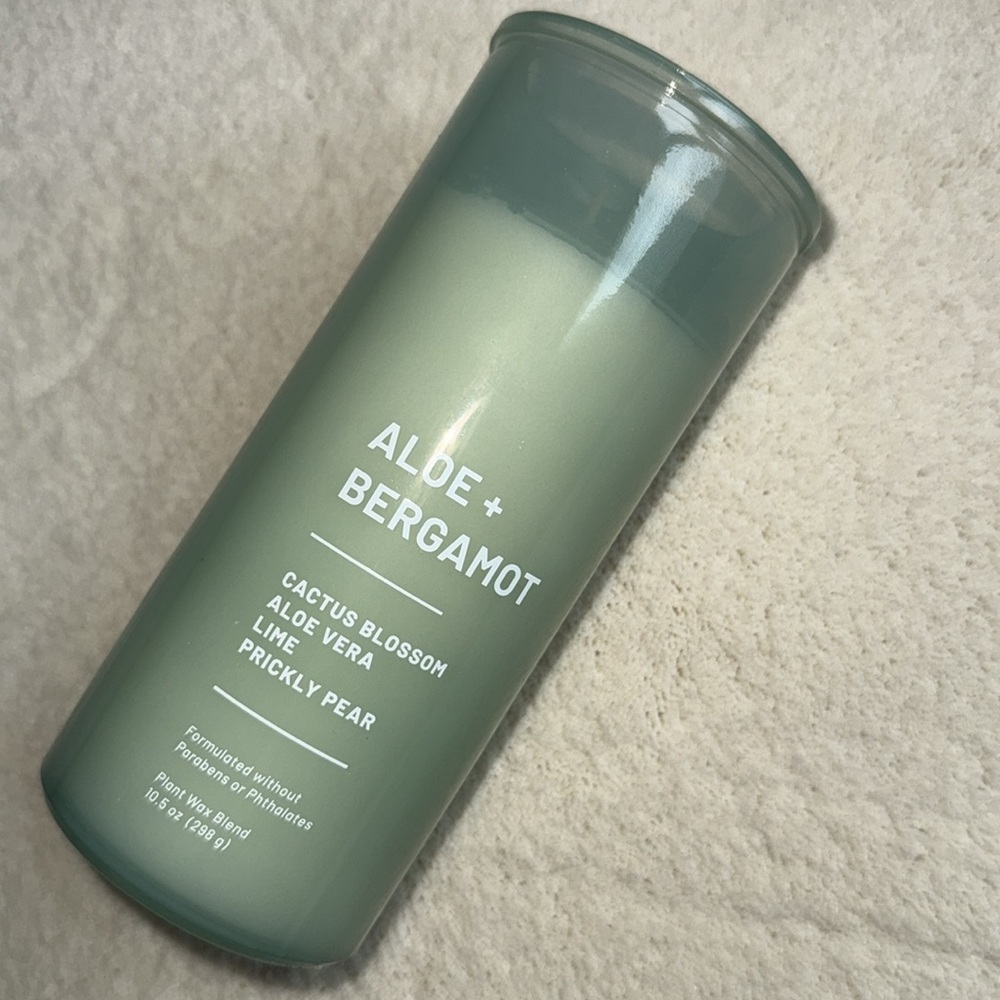 Aloe‎ + Bergamot  Candle - Green - Picture 9 of 15